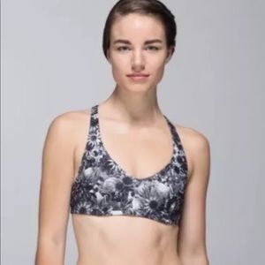 Lululemon sports bra Sz 6 new with tags!